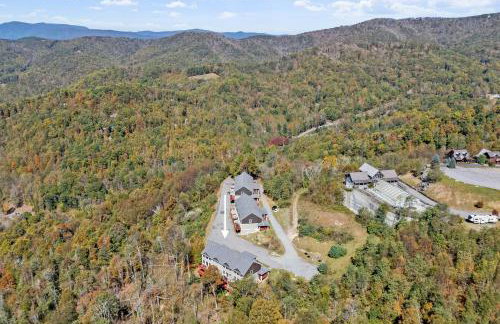 Wolf's Den~Views~Hot Tub~Home Theater~Hatley Ski! - Foto 61