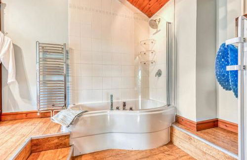 The Hurst Coach House - Photo 18