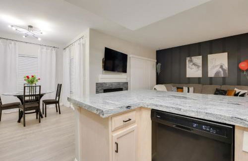 6 Mi to Vegas Strip City-View Gem with Pool Access - Foto 7