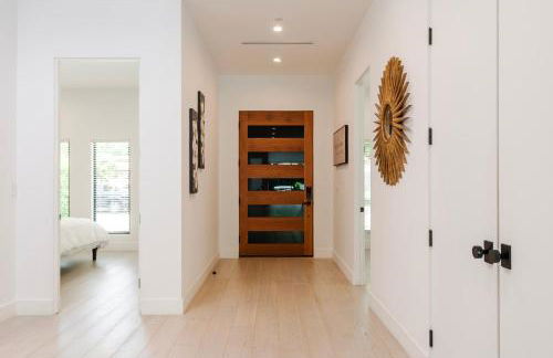 Modern Poolside Paradise - Foto 13