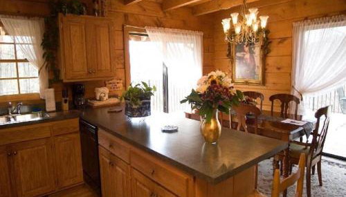 Family Cabin Vacation Getaway with Waterfall Views in Northwest Arkansas - Foto 3