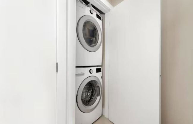 Harrison Lake Pets Welcome 3BR Suite - Photo 30