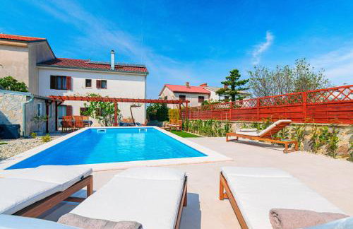 Home Away From Home with a heated pool - Foto 14