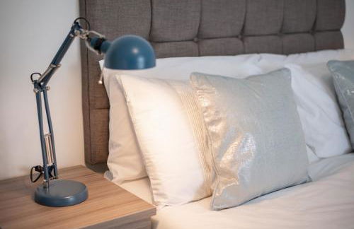 4-Bed Contractor Home - Garden - Near M4 & City - Foto 7