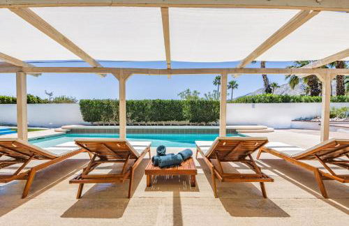 Spacious home with pool, fireplace, outdoor deck - Foto 7