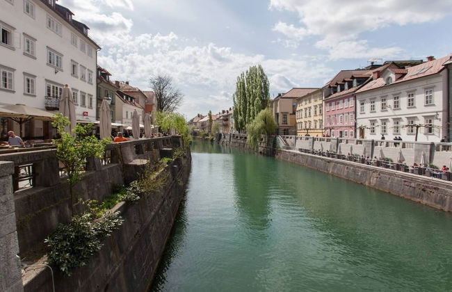 Ljubljana Riverbank Apartment in City Centre! - Photo 16
