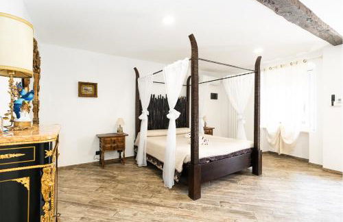 Margot Family - Photo 1