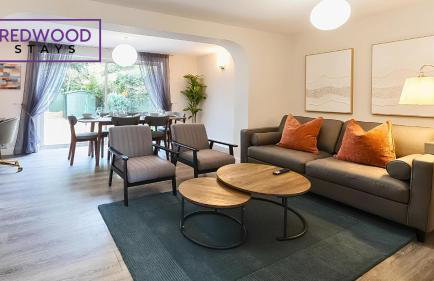 3-Bedroom Serviced House, Free Parking for 2 Cars, Free WiFi By Redwood Stays - Foto 4