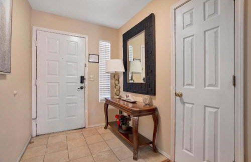 Relaxing Backyard with Fire Pit and Near Parks - Foto 28