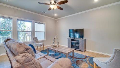 Near Grand Lake Charming Grove Home with Deck - Foto 4