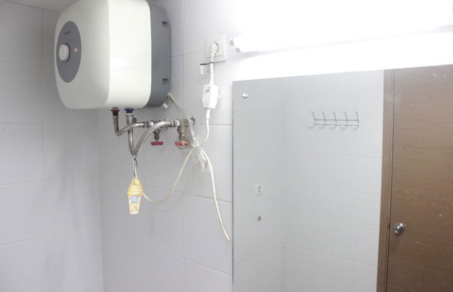 Modern & Contemporary Studio At Beverly Dago Apartment Near Itb - Photo 8