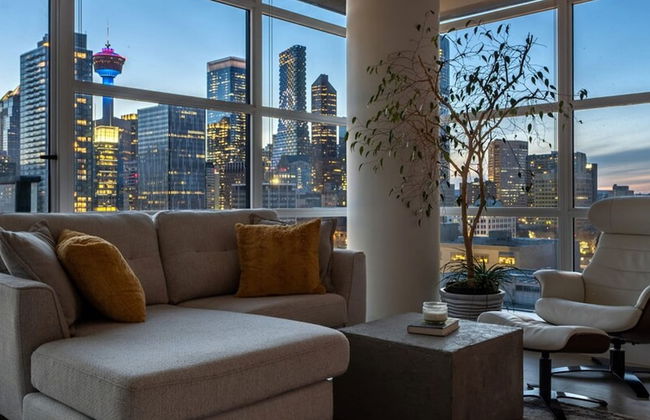 DT Upscale Corner Unit Tower Views Free Parking - Photo 3