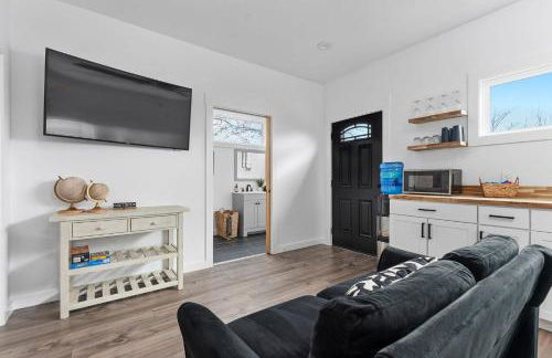 Hidden Cottage mins to Main St and sleeps 4 - Photo 12