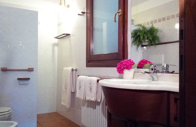 Comfortable House - Garden and Parking - Photo 16