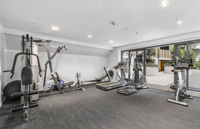Chic 2BR Pool & Gym - Steps to Ponsonby - Foto 20