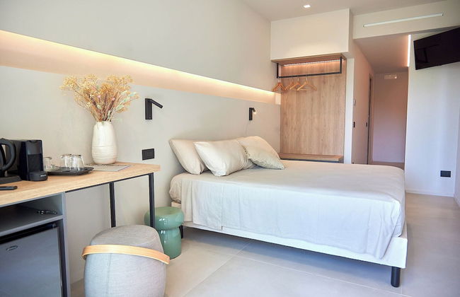 White Coast - Photo 13