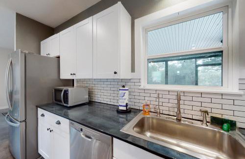 Secluded home with firepit, gas grill, central AC, game room, W/D - Foto 12