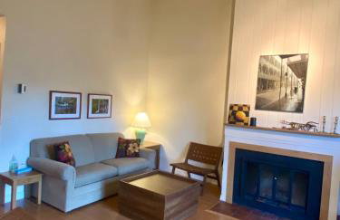 Cozy Ski in out Cabin in Berkshire Resort - Foto 6