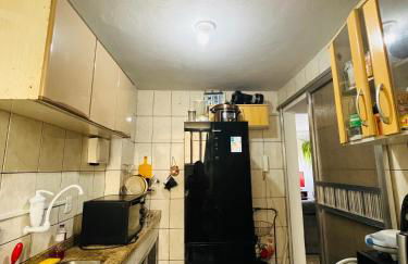 Quarto com ar condicionado em apt compartilhado e estacionamento grátis - Foto 13