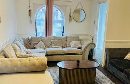 Olive, 3Bedrooms,1 extra Rm, Sleeps 9 with Garden, Free Parking in Grays, Lakeside, London - Foto 3