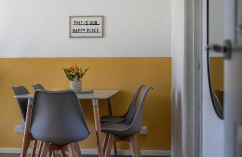 Stylish 2BR Apartment near MCR Airport - Foto 16