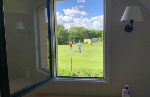 Cottage YVEL au Pied du lac au Duc, son Golf et sa Base Nautique - Foto 14