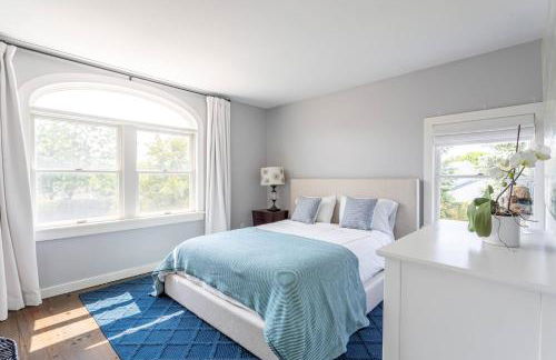 Stunning luxury Retreat I Wineries & Fall Farm Fun - Photo 17