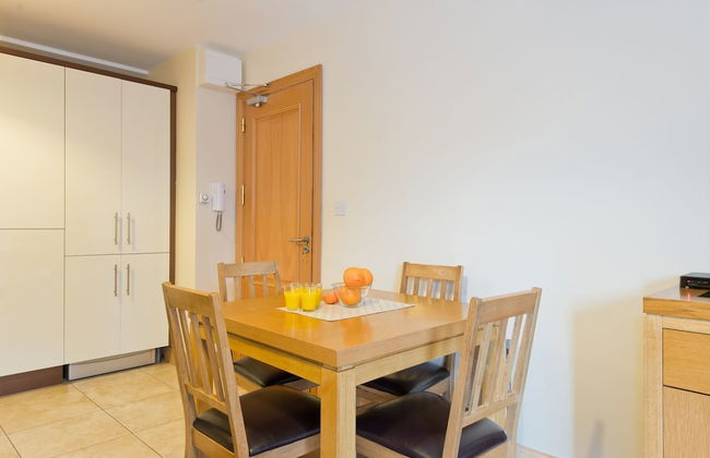 Broc House Suites - Photo 15