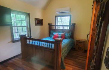 Waterfront Lonestar Cabin in a Magical Forest - Foto 9