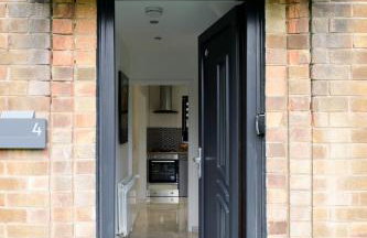 Located in the peaceful NG8 Wollaton , Perfect for Business Trips & Family Holidays or working proffesionals-long term deals, M1 Nearby , Free Parking , Private Garden , 500Mb Wi-Fi , Netflix - Foto 45