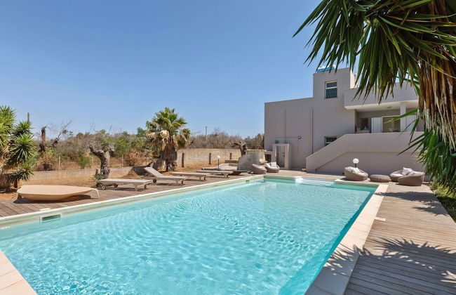 Belvilla by OYO Pool Villa Torre San Giovanni - Foto 1