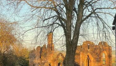 Lovely 2 bed apartment with hot tub log burner and off street parking - Foto 2