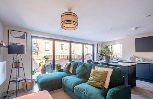 Luxury 4BDR House By Torr Property Group Short Lets & Serviced Accommodation With Free Gated Secure Parking & Private Patio Garden Liverpool - Foto 7