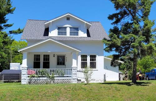 Oscoda Hilltop Haven - Great Location near Beach! - Foto 1