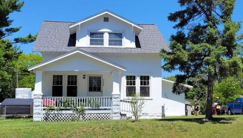 Oscoda Hilltop Haven - Great Location near Beach! - Photo 1