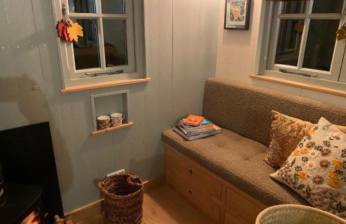 Chez Maurice Luxury Shepherds Hut with Bath and Hot Tub - Foto 8