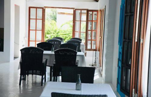 18 Person Bachelorette Pool Parties - Photo 6