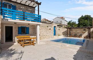 House AnaDora with pool - Zlarin - Photo 17