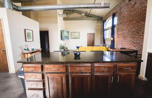 Industrial Escape 2bd 2bath - Photo 24