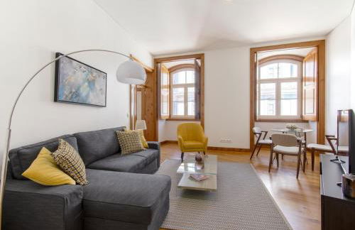 Chiado Stylish Bright Apt with AC - Photo 1