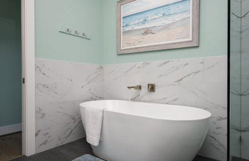 Luxury Beachfront l Sleeps 20, Hot Tub, Pool & Game Room Fun! - Foto 57