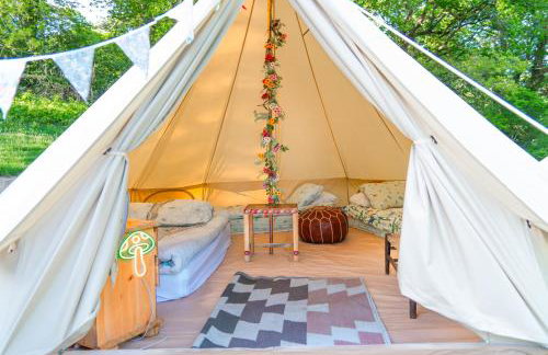 Wood Cabin & 4 Large Bell Tents - Hapus Hideaway - Foto 28