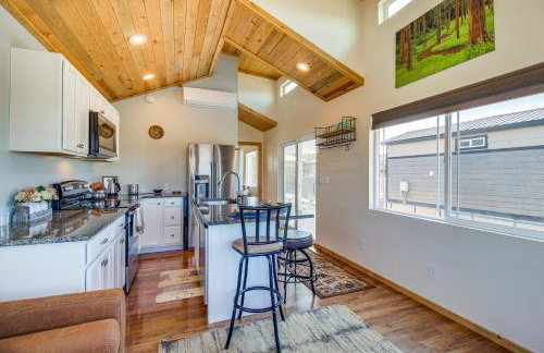 2 Mi to Rainbow Lake: Lovely Lakeside Tiny Home - Foto 7