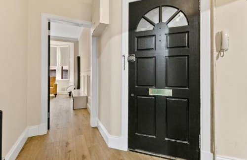 Free Parking - Sleeps 2 - 1 Bed Tenement - Renfrew - Foto 14