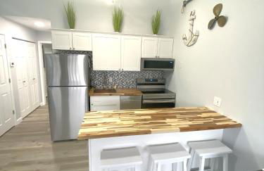 B Lakefront! Remodeled, Boat Slip, Patio Views, Pool, Boat Ramp, WIFI - Foto 4