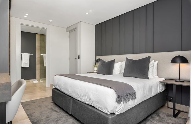 One Calais Luxury Apartments - Photo 39