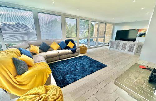 5 Bed House - Pool - Hot Tub - Sauna - Pool Table - Near New Forest and Beach - Sleeps 12 - Photo 25