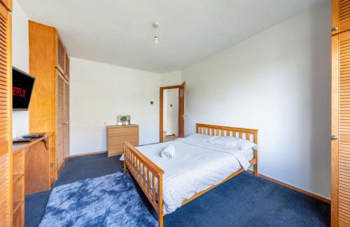 Barnet Serviced Accommodation - Elegant 5-Bedroom Home, Just a 7-Minute Stroll from High Barnet Station - Book Your Stay Today!" - Foto 17