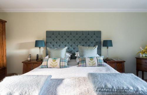 The Old Millhouse - Luxury Retreat with Sauna, Cold Plunge, Yoga & Swim SPA - Photo 6