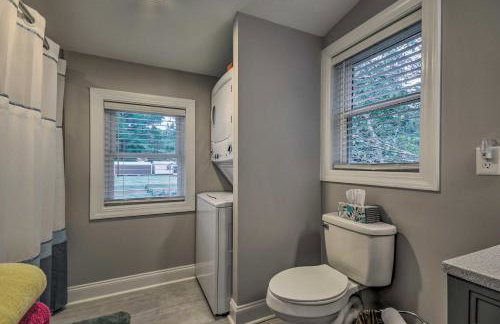 Waterfront Greenwood Getaway with Deck and Grill! - Foto 13